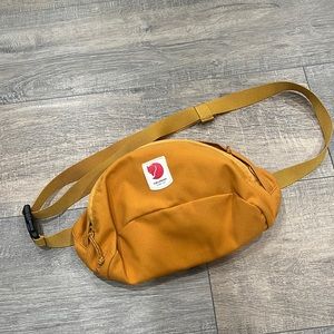 FJALLRAVEN ulvo hip pack medium